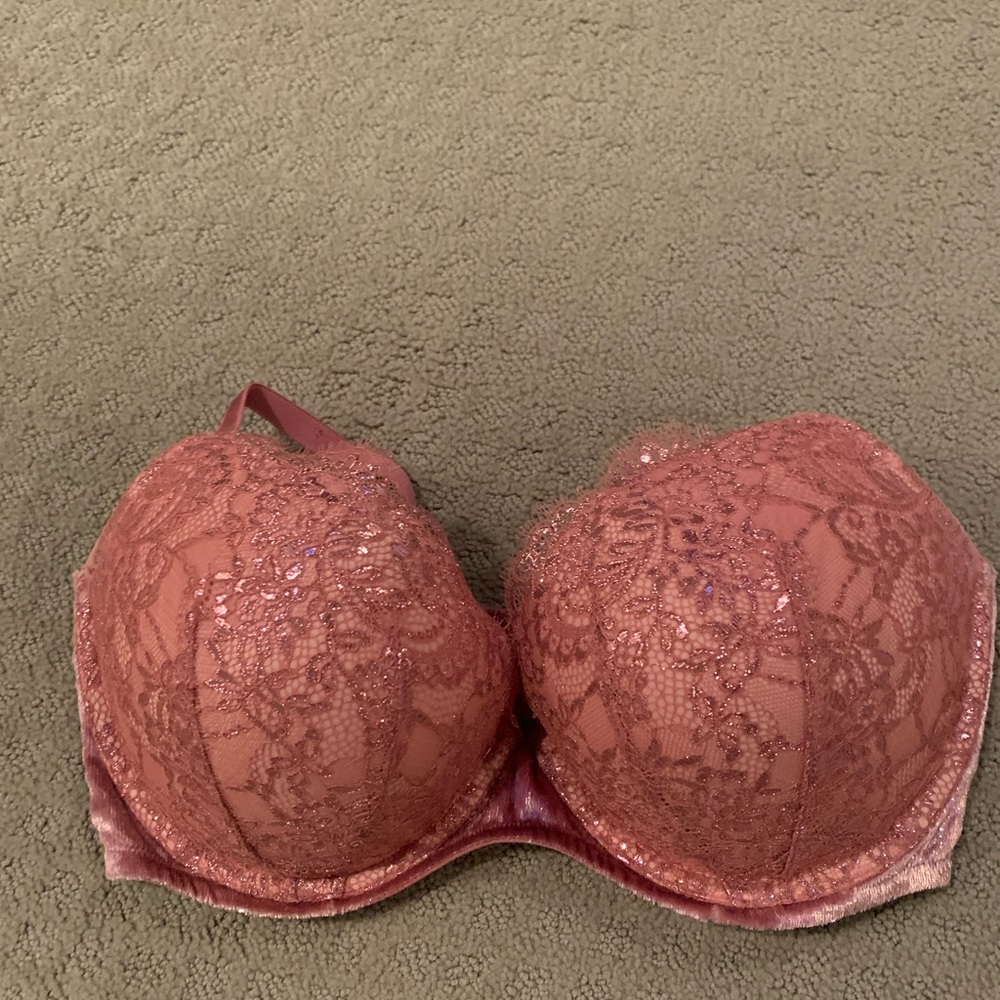 Victoria’s Secret 38DD very sexy push up bra